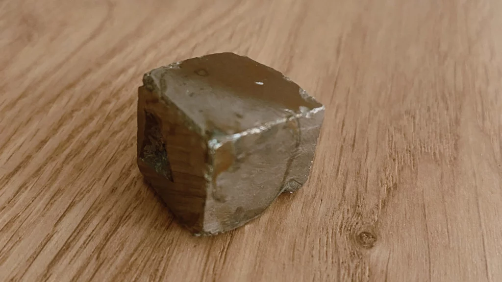 Pierre de pyrite - lithothérapie - pierres de protection - pyrite brute 