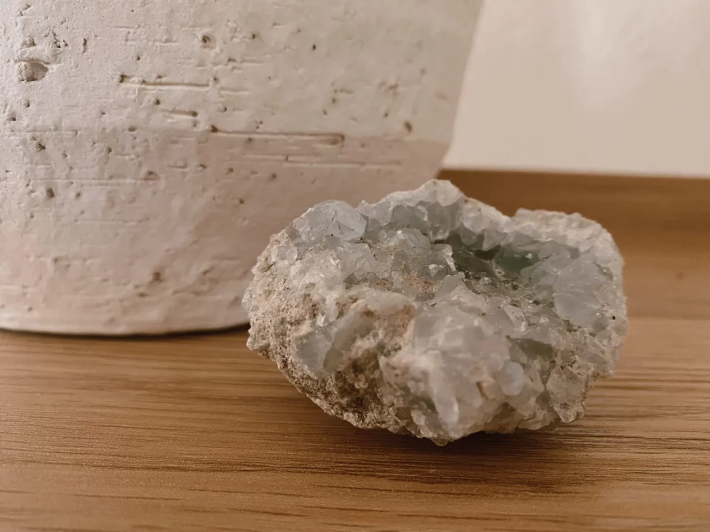 Pierre de Célestine, augmenter le taux vibratoire d'une maison