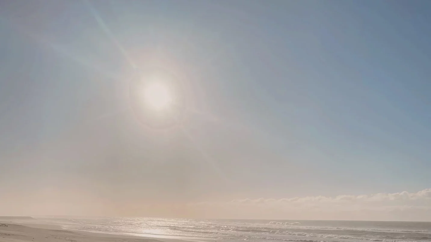 fille à la plage - plage Portugal - comment vivre l'instant présent