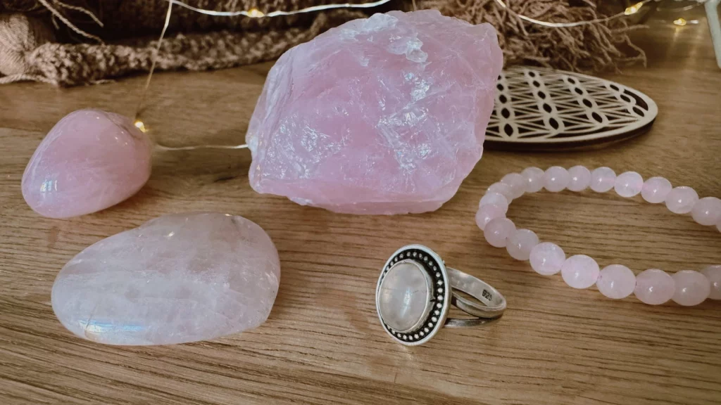Quartz rose brut - quartz rose roulé - quartz rose bague bracelets - bijoux de quartz rose - vertus