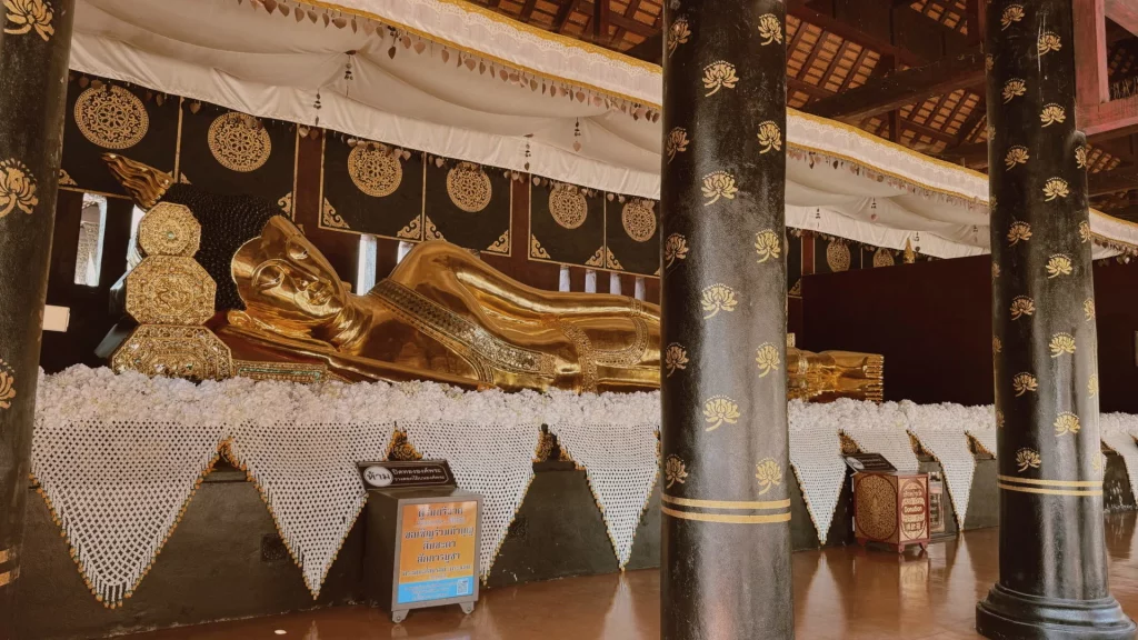 Bouddha couché - parinirvana - symbole du bouddha