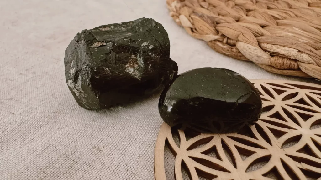 Tourmaline noire vertus - rechargement à la fleur de vie