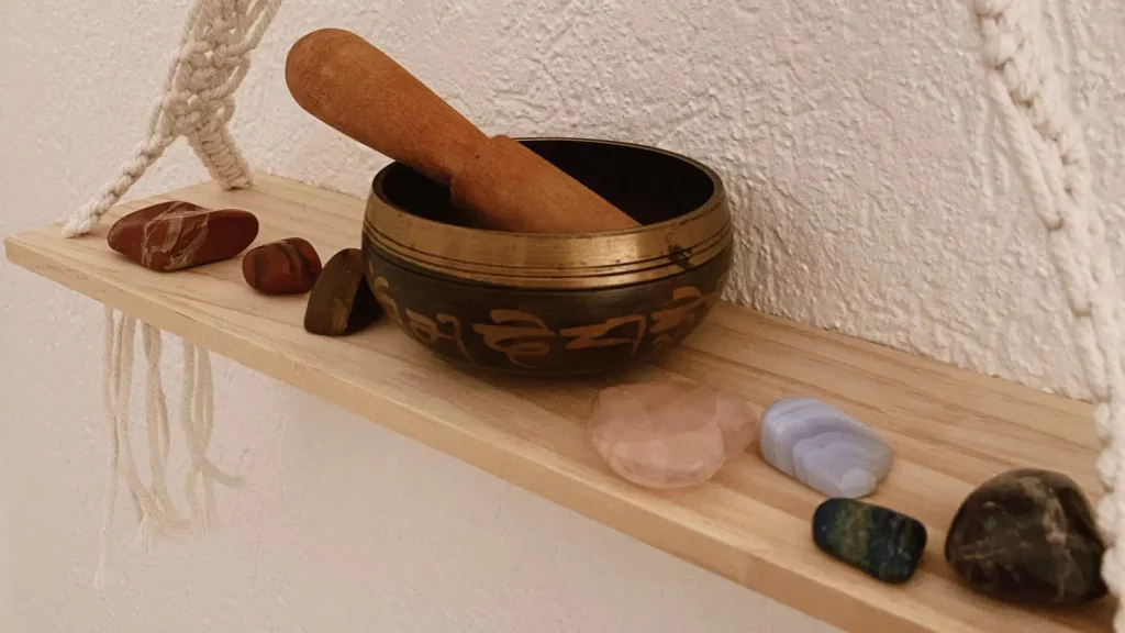 pierres pour la confiance en soi - bol tibétain - cristaux - chakras - pierre confiance - 