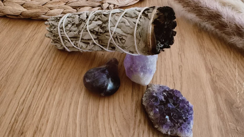 Améthyste vertus - purification à la sauge blanche améthyste