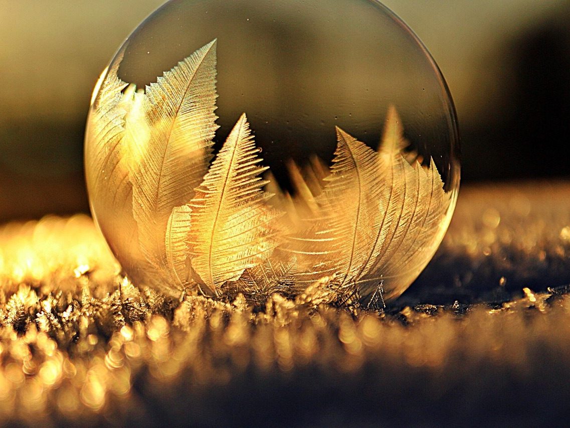 frost bubble, ice bubble, soap bubble, crystal, frost ball, frozen, winter, ice crystals, nature, snow, cold, frost, bullet, bubble, frosted soap bubble, frozen soap bubble, ice cream, freeze, wintry, icy, crystalline, bulle de protection