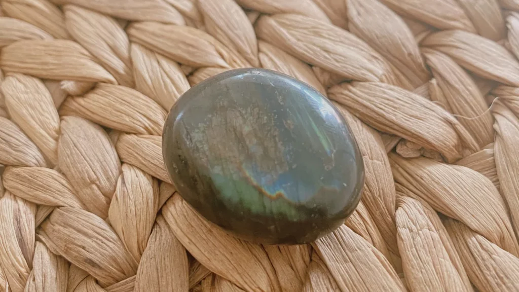 Labradorite pierre roulée - pierres de protection
