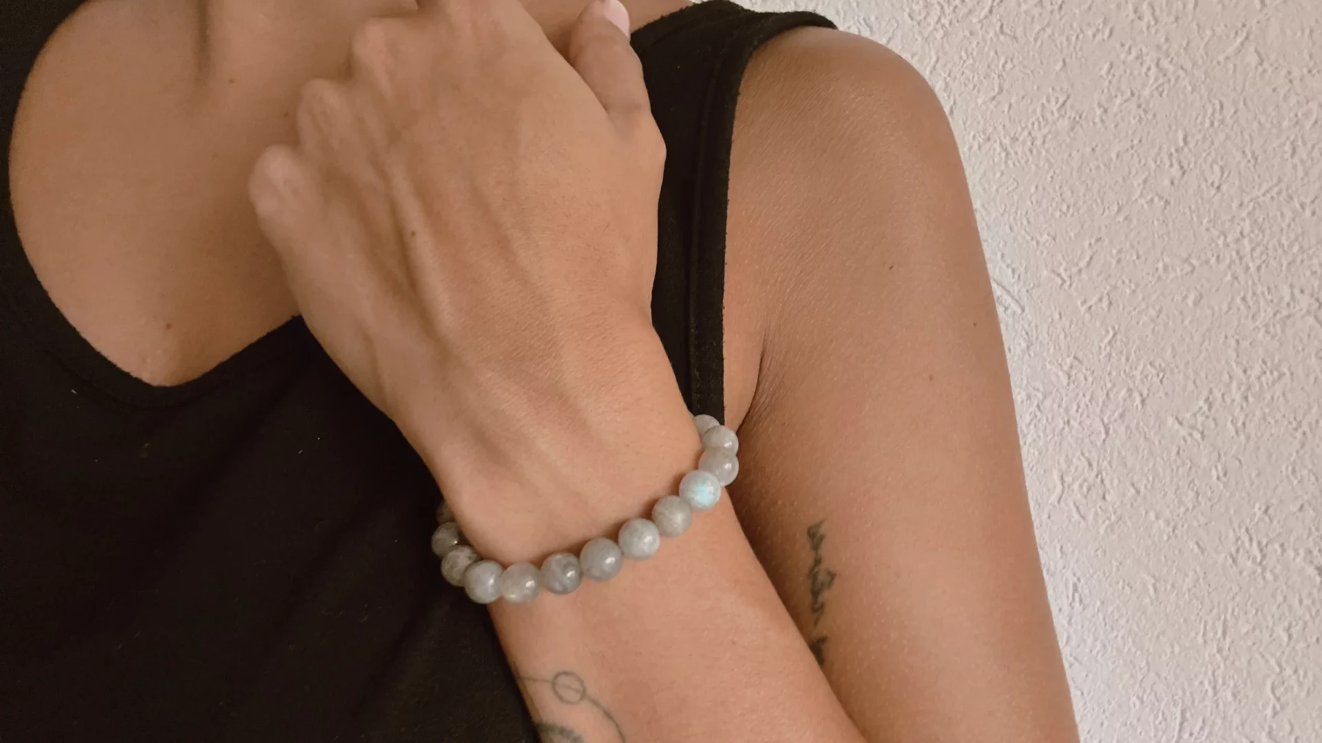 Bracelet de labradorite en vente par ici. -10% sur le prix de ta commande. 