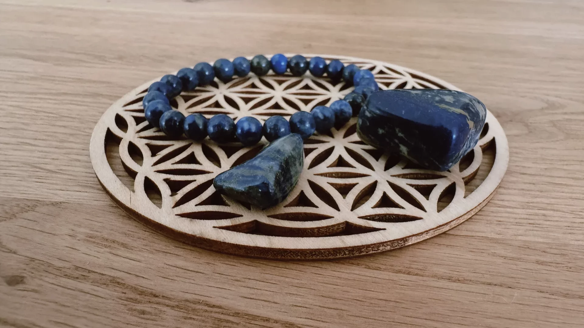 fleur de vie - pierre de lapis-lazuli - rechargement pierre à la fleur de vie
