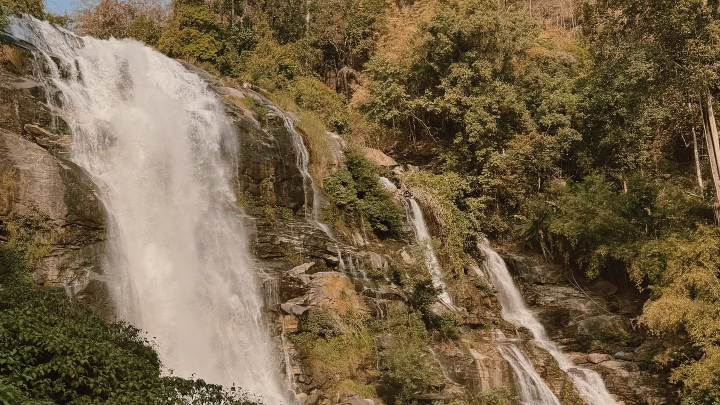 cascade Chiang mai thailande - résonances de Schumann 