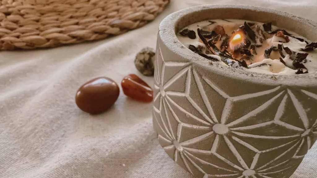 bougie et cristaux fête de beltane