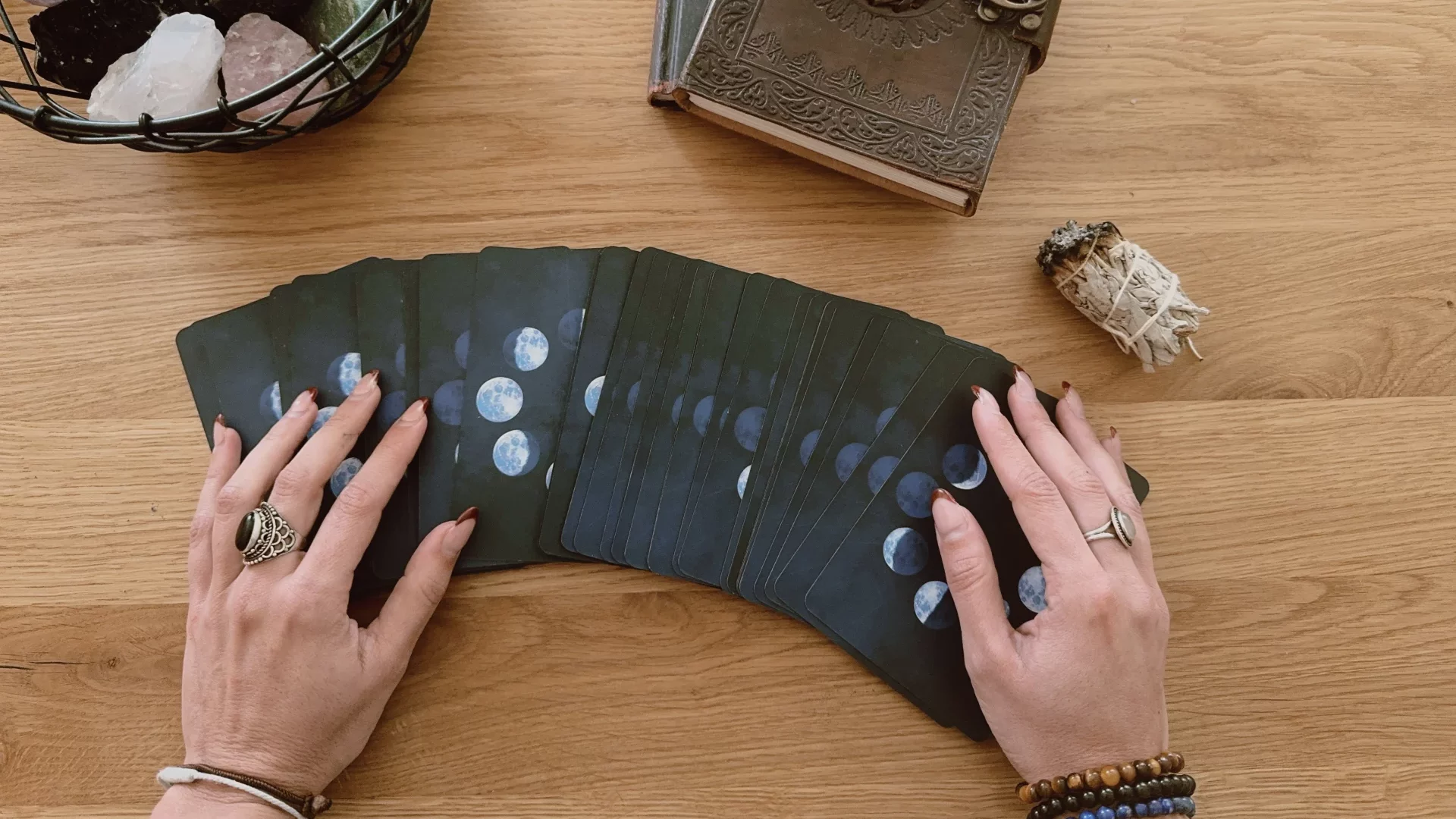 médiumnité - oracle - cristaux - grimoire - sauge